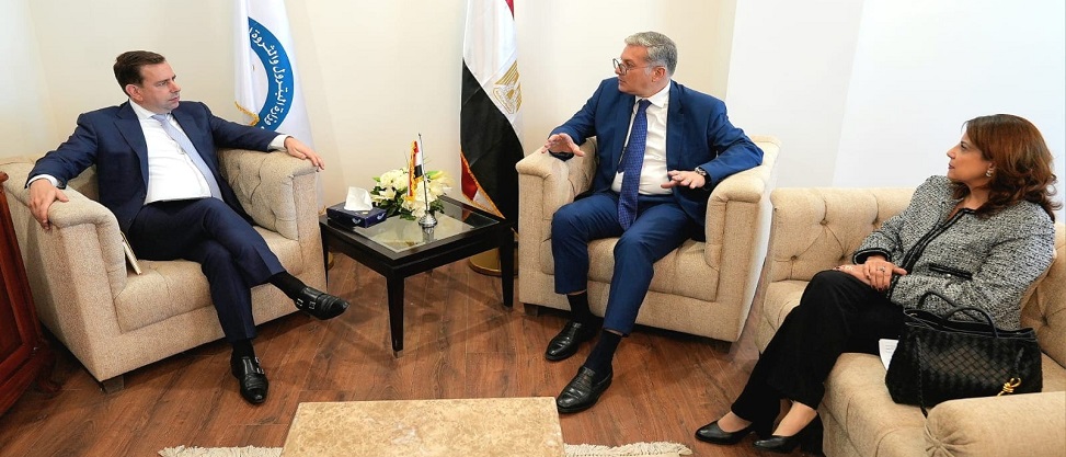 وزير البترول يبحث مع وفد شل العالمية زيادة استثمارات الغاز الطبيعي بمصر